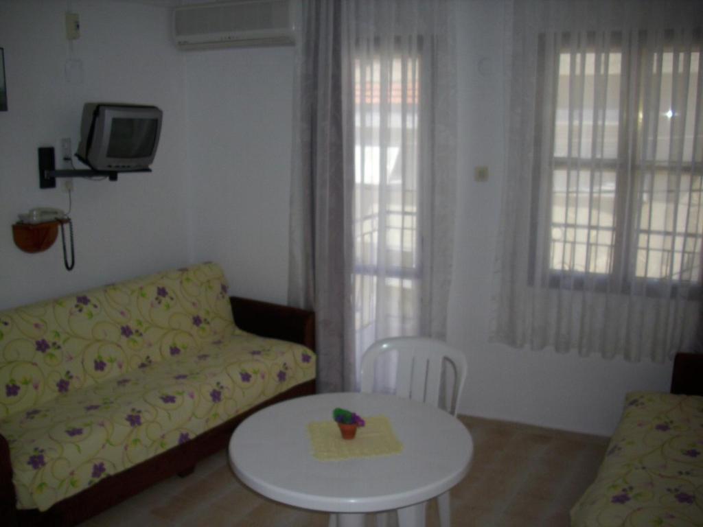 Cesme Vural Apart Hotel Bilik gambar